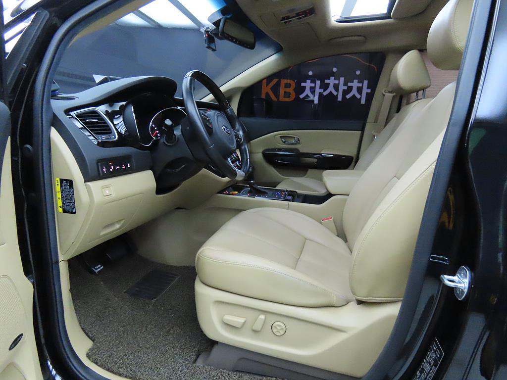 KIA Carnival - Vista 5