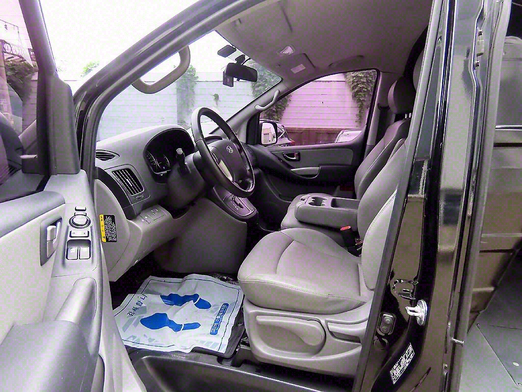 HYUNDAI Starex - Vista 5