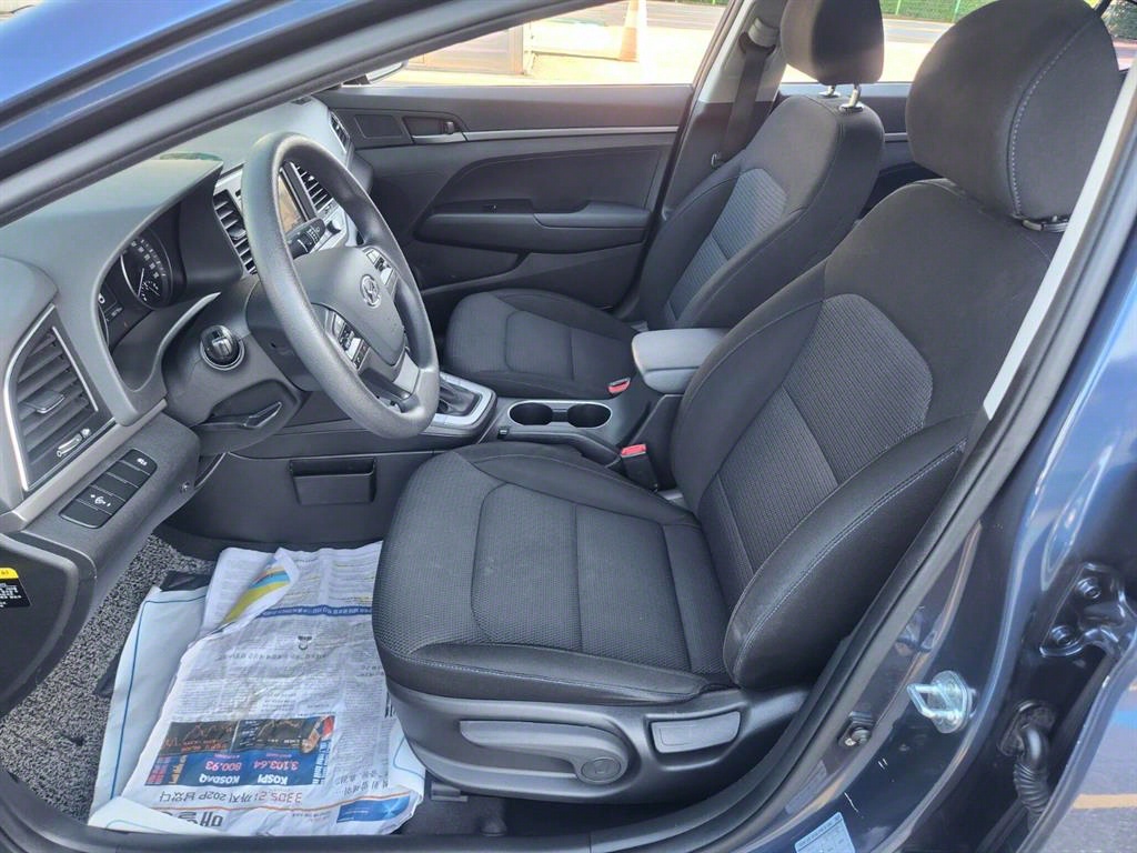 HYUNDAI Avante - Vista 9