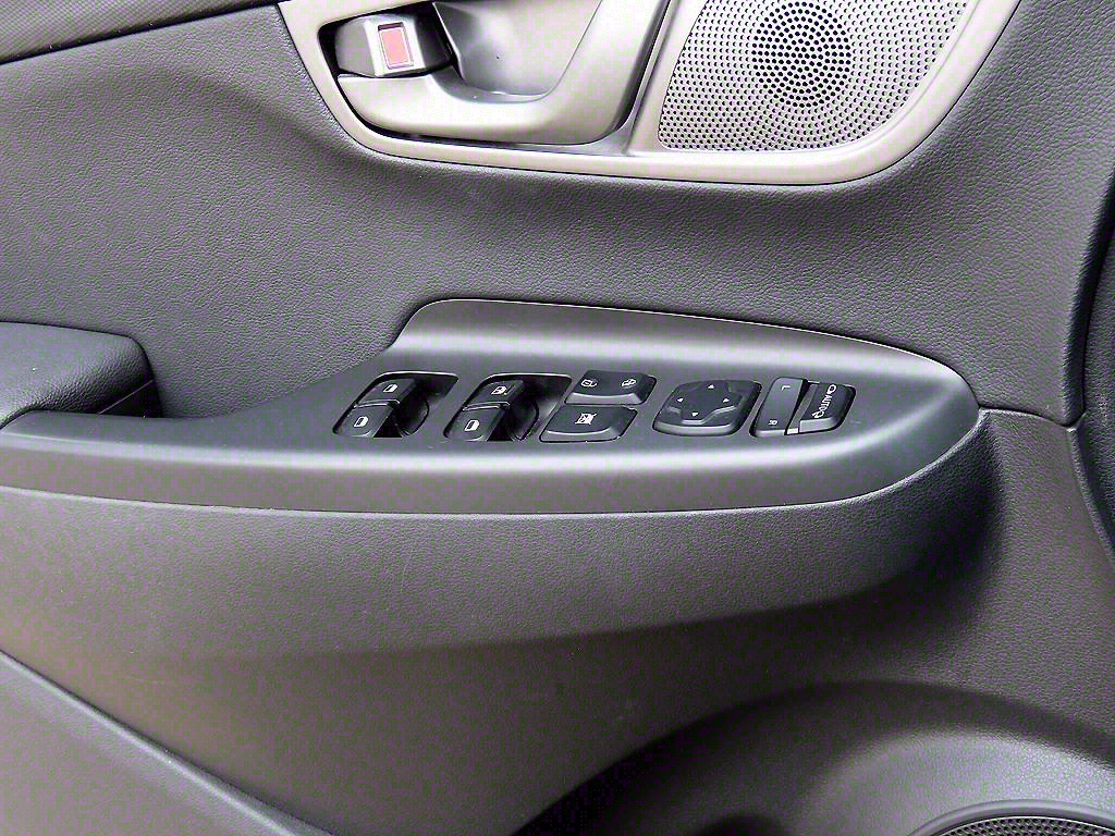 HYUNDAI Kona - Vista 12