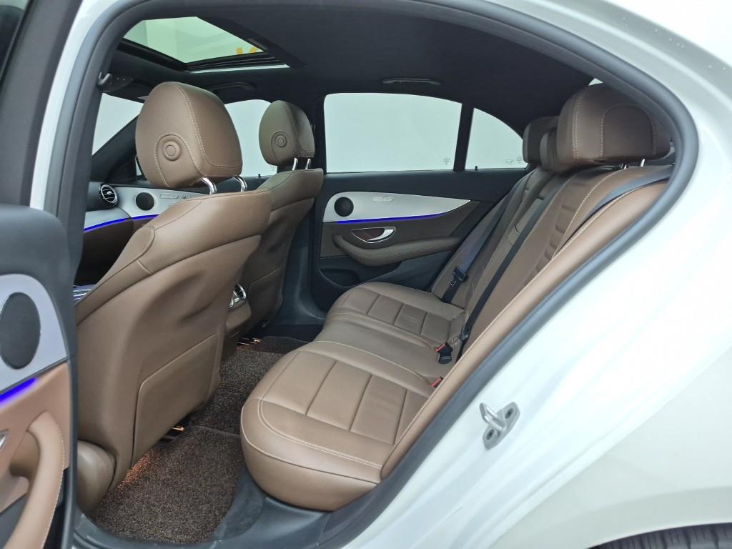 Mercedes Benz E class - Vista 12