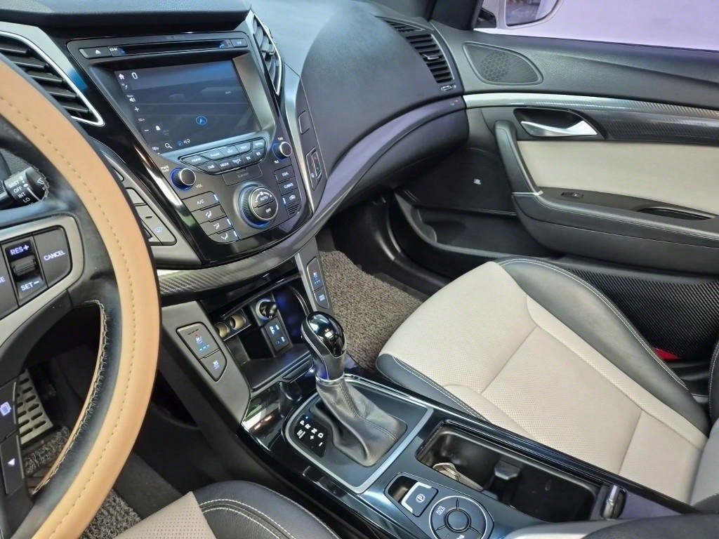 HYUNDAI i40 - Vista 10