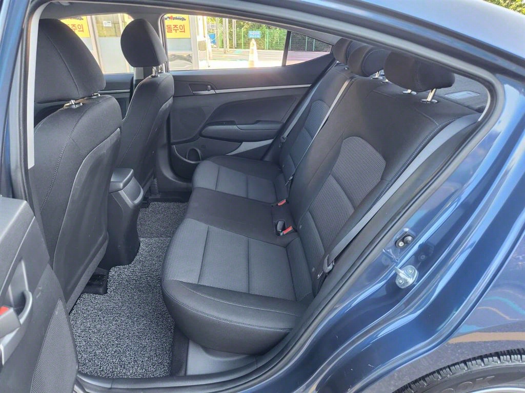 HYUNDAI Avante - Vista 6