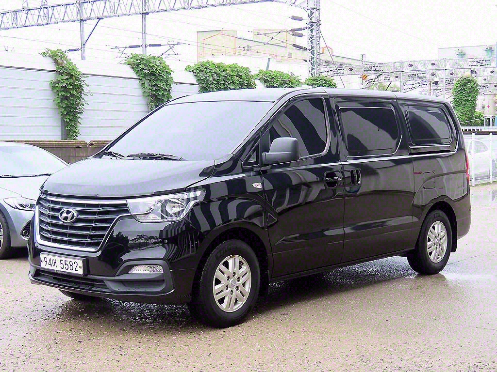 HYUNDAI Starex - Vista 2