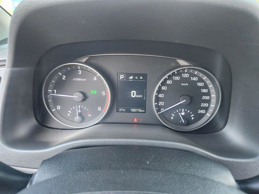 HYUNDAI Avante - Vista 12