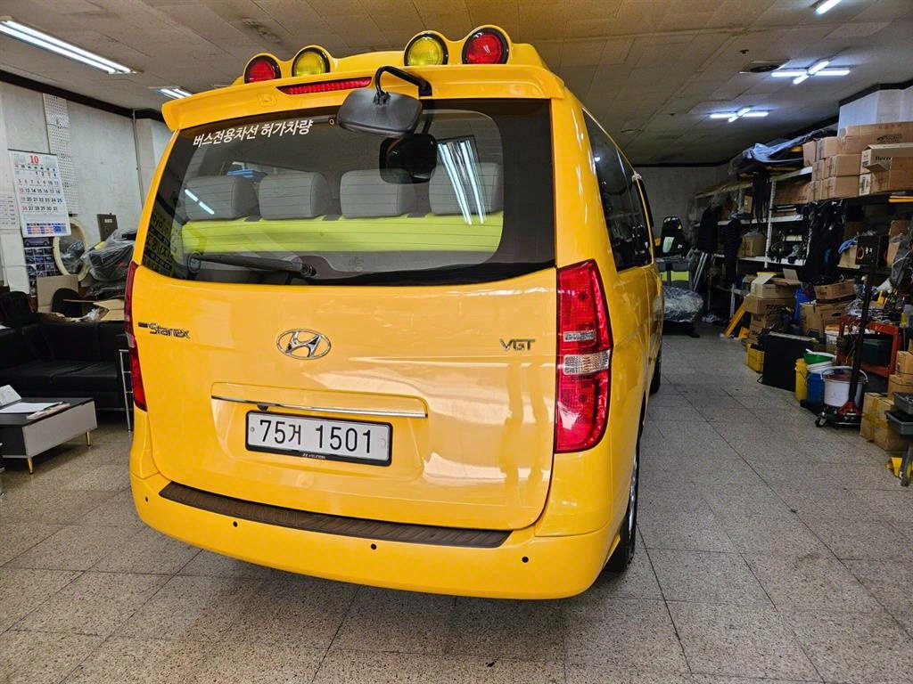 HYUNDAI Starex - Vista 4