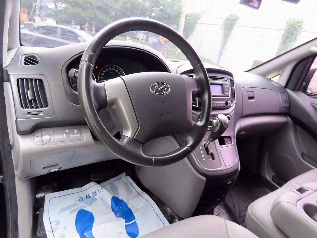 HYUNDAI Starex - Vista 7
