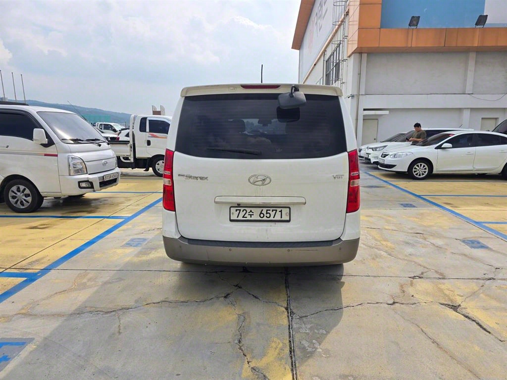 HYUNDAI Starex - Vista 6