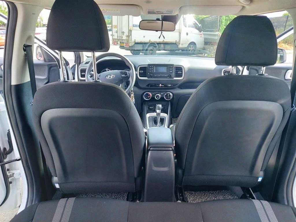 HYUNDAI Venue - Vista 10