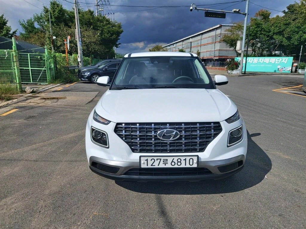 HYUNDAI Venue - Vista 11
