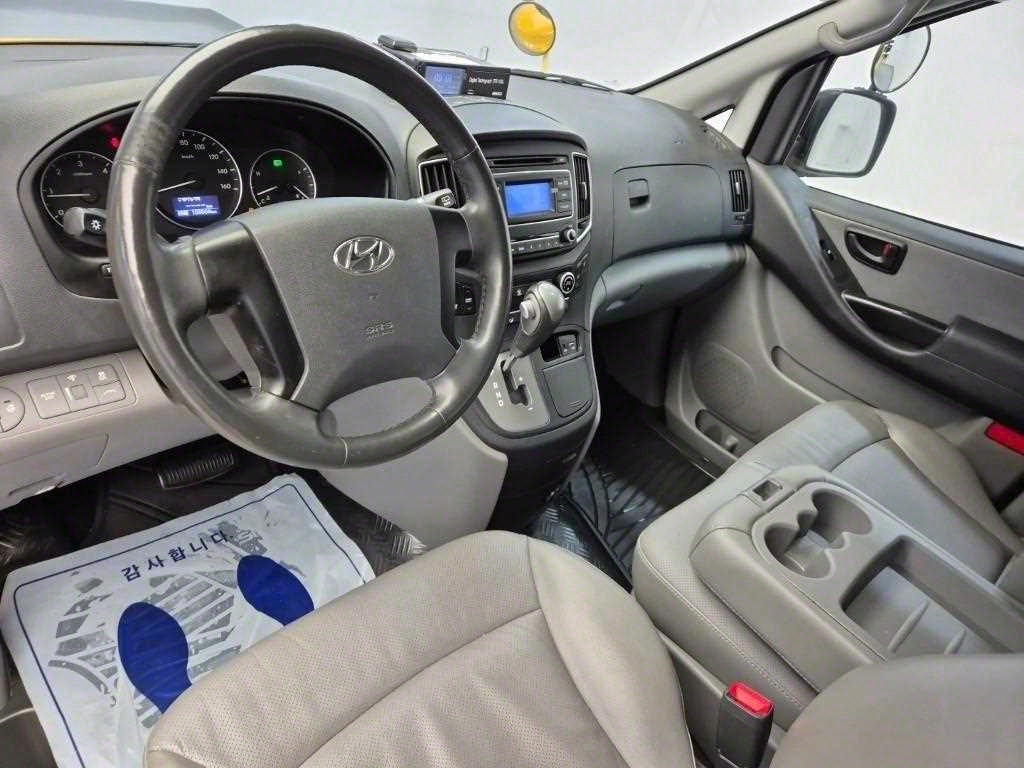HYUNDAI Starex - Vista 7