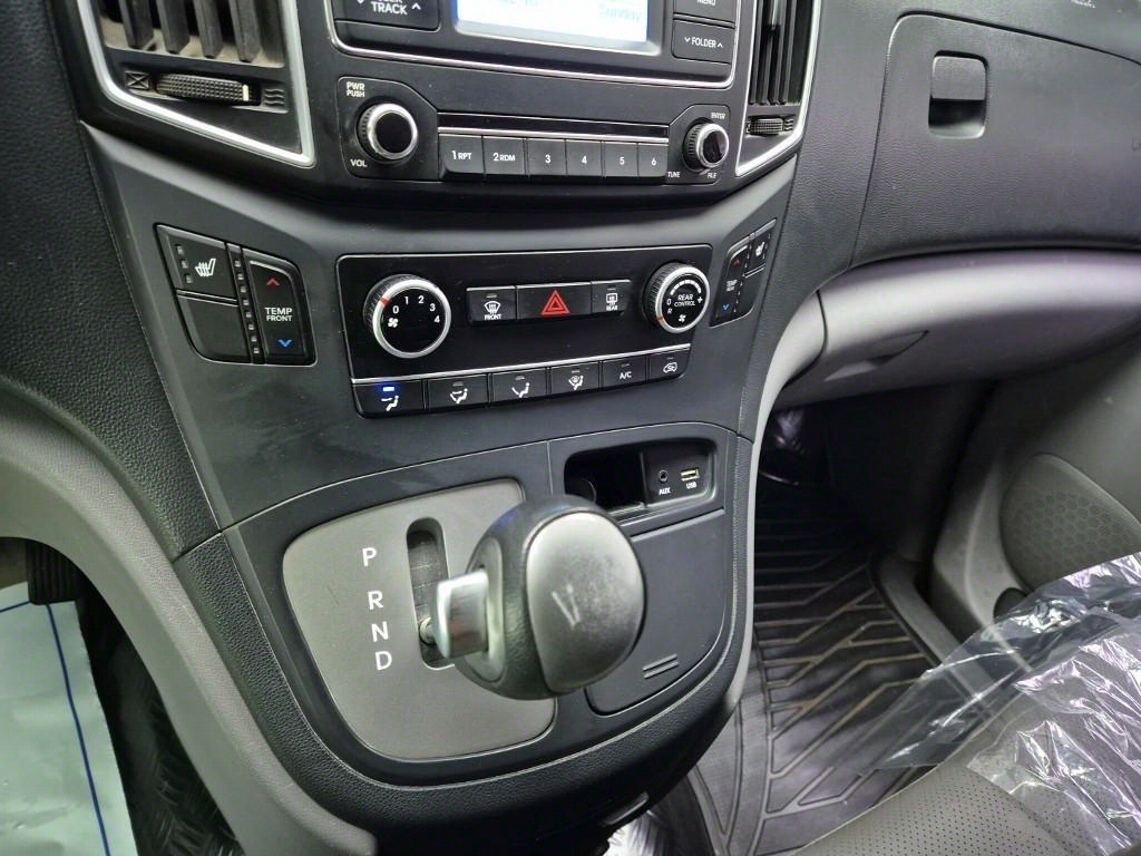 HYUNDAI Starex - Vista 9