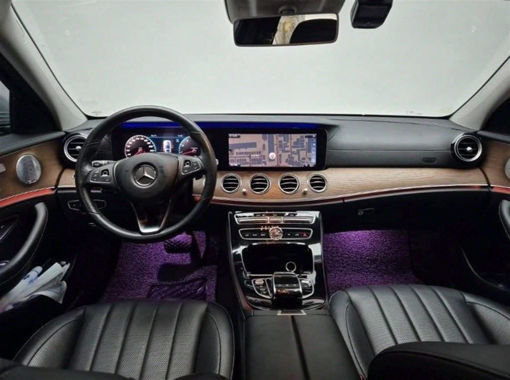 Mercedes Benz E class - Vista 7