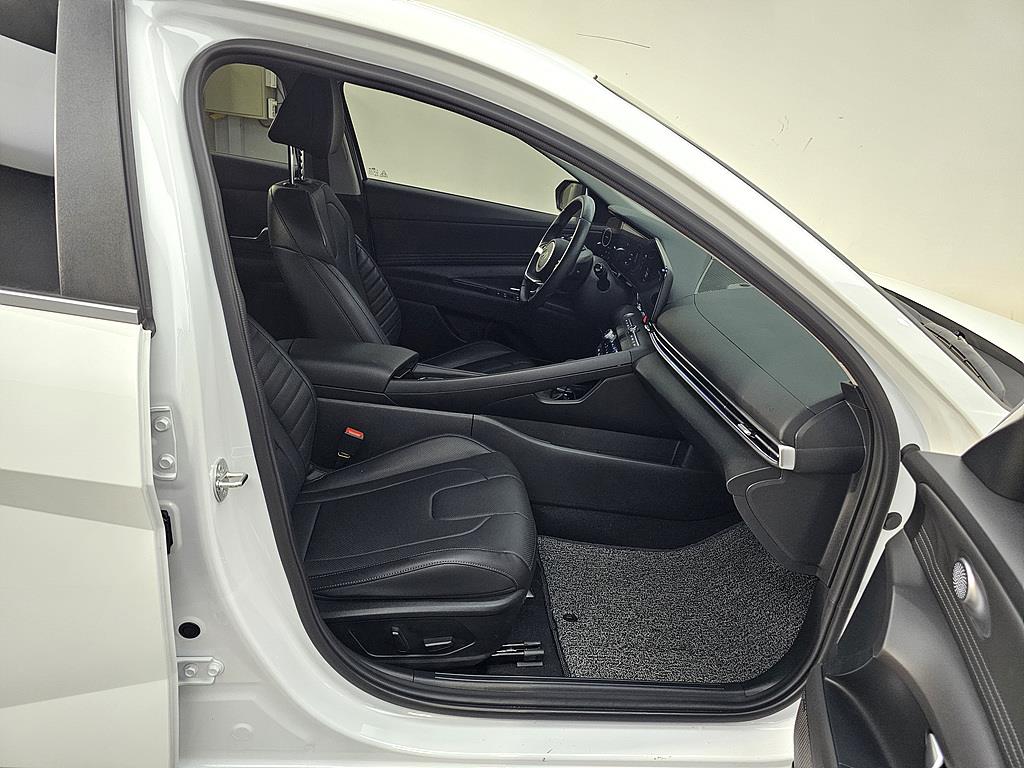 HYUNDAI Avante - Vista 11