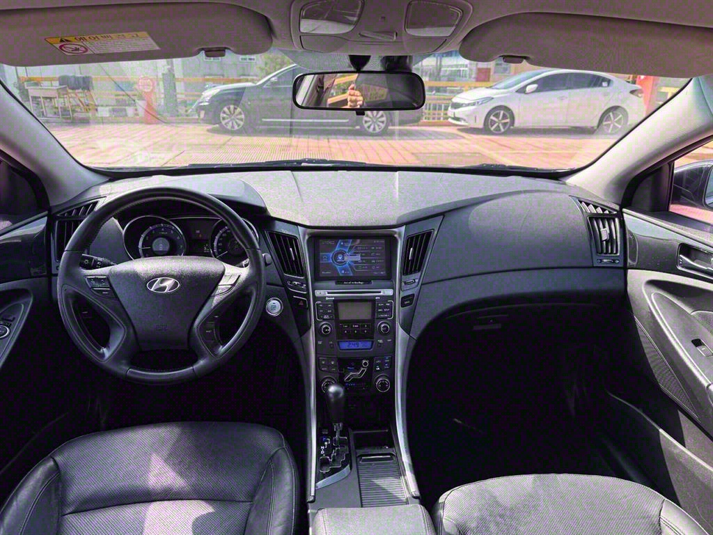 HYUNDAI Sonata - Vista 5