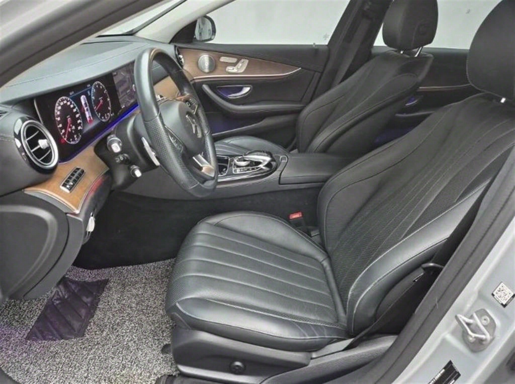 Mercedes Benz E class - Vista 11