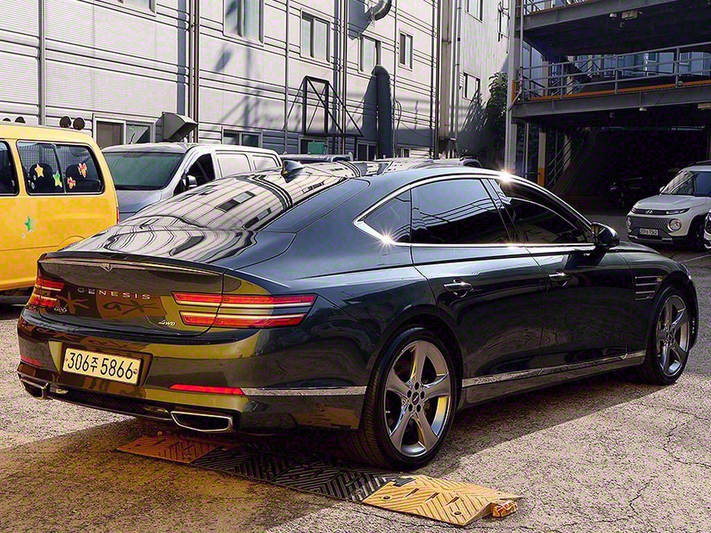 Genesis G80 - Vista 7