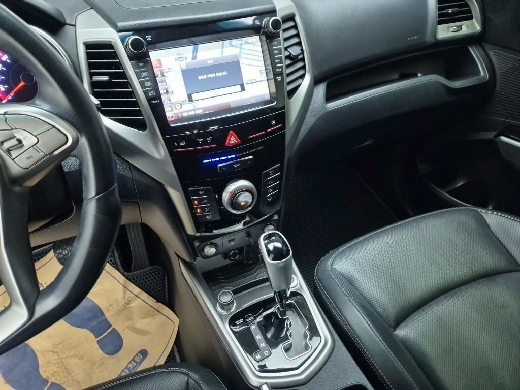 Ssangyong Tivoli - Vista 10