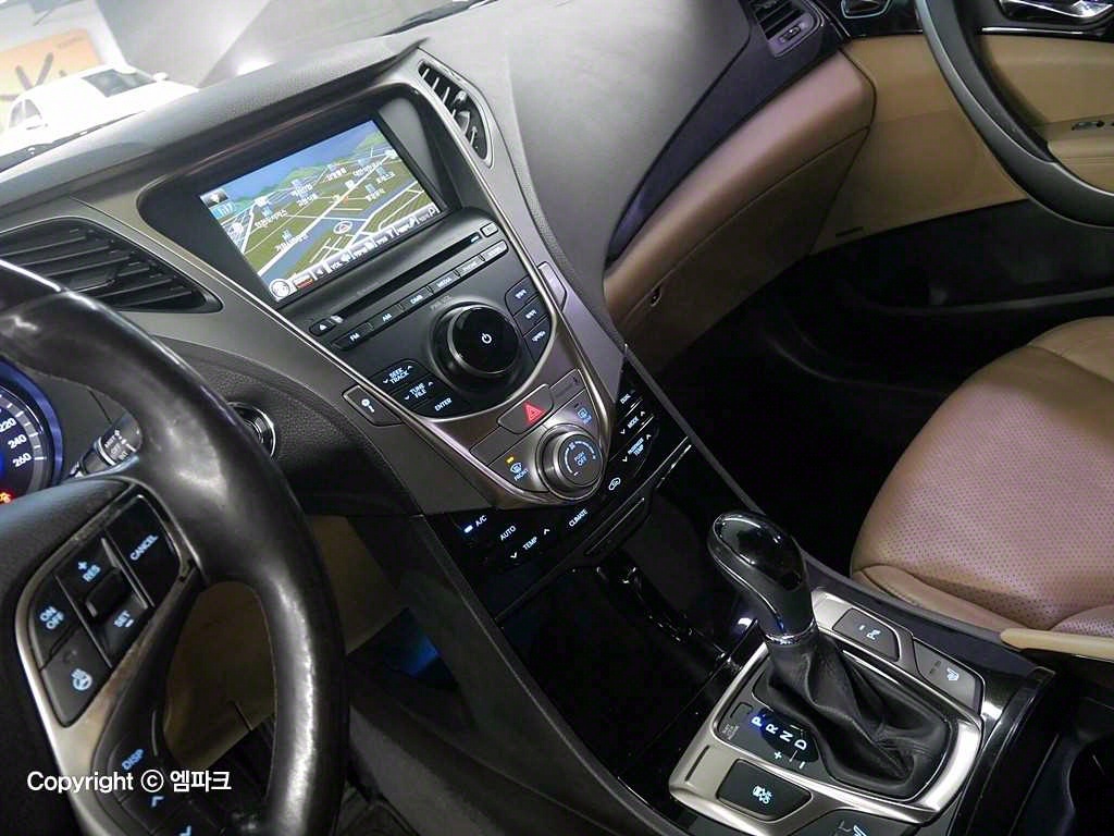 HYUNDAI Grandeur - Vista 9