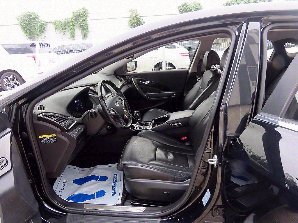 HYUNDAI Grandeur - Vista 5