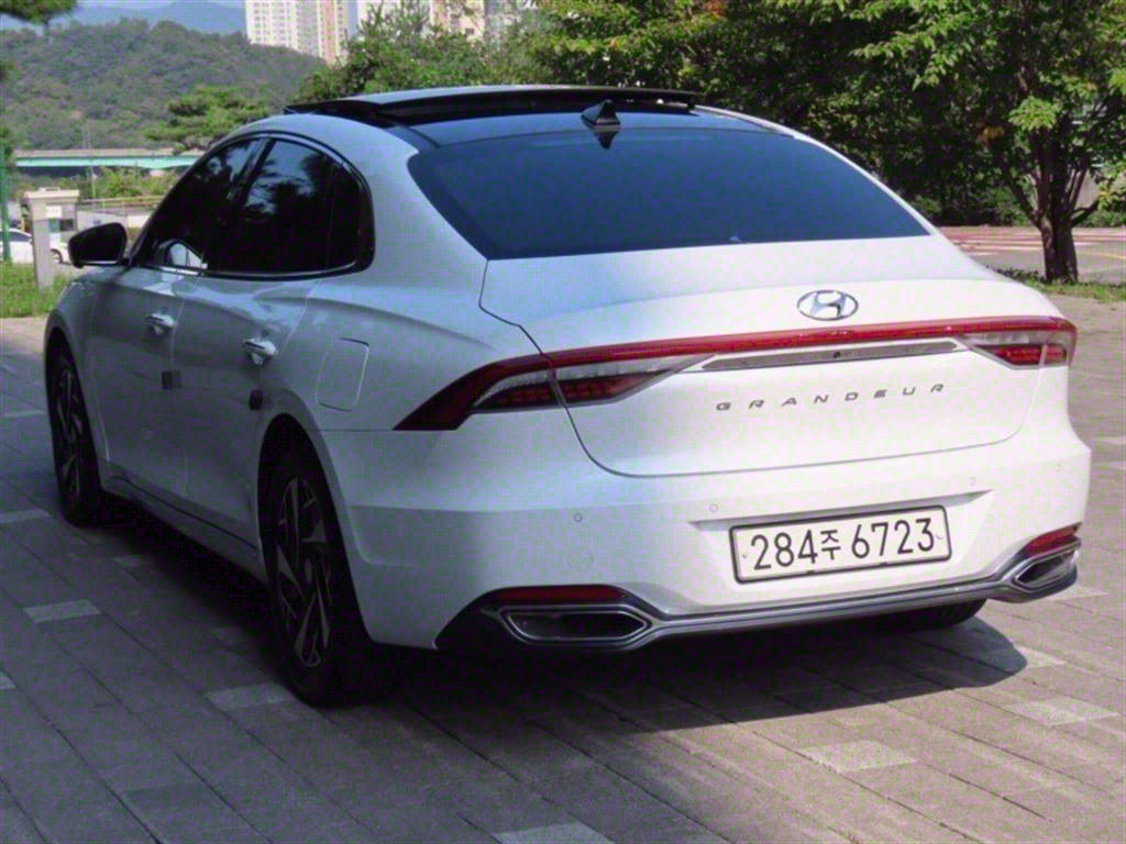 HYUNDAI Grandeur - Vista 7