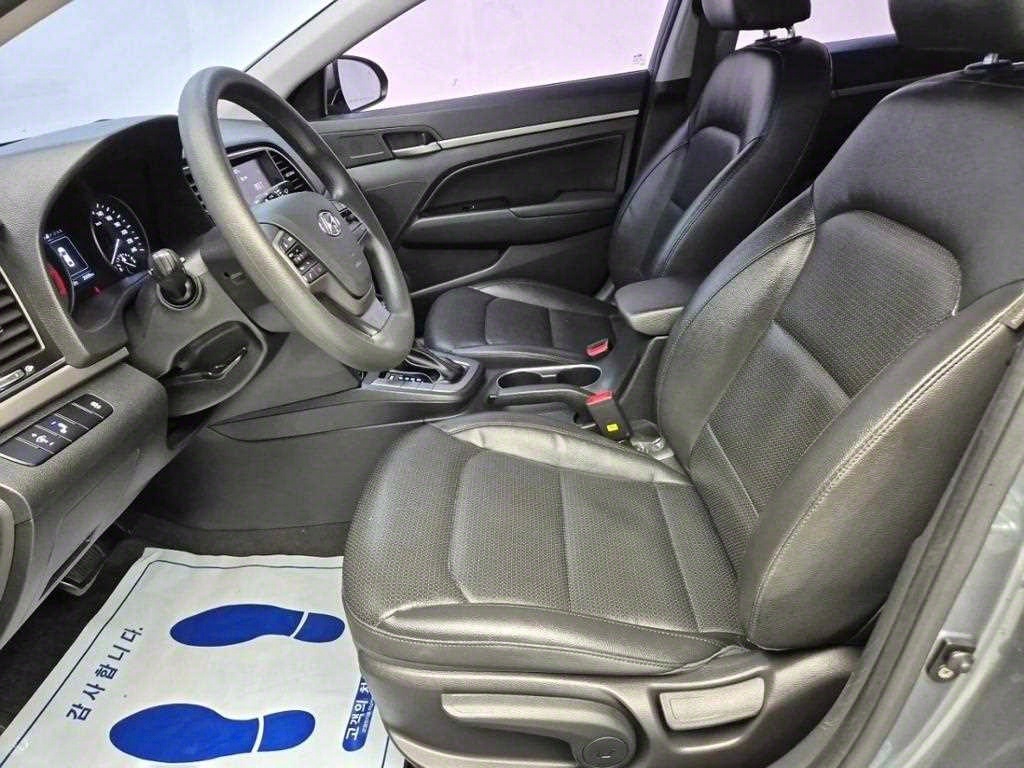 HYUNDAI Avante - Vista 11