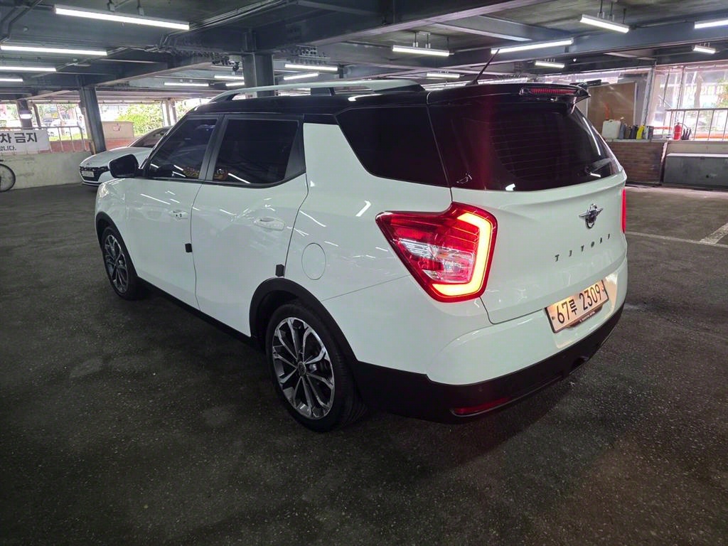 Ssangyong Tivoli - Vista 4