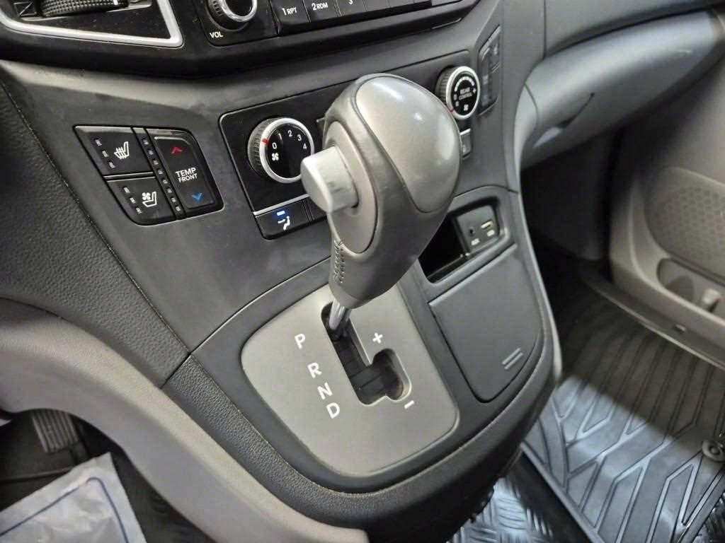 HYUNDAI Starex - Vista 8