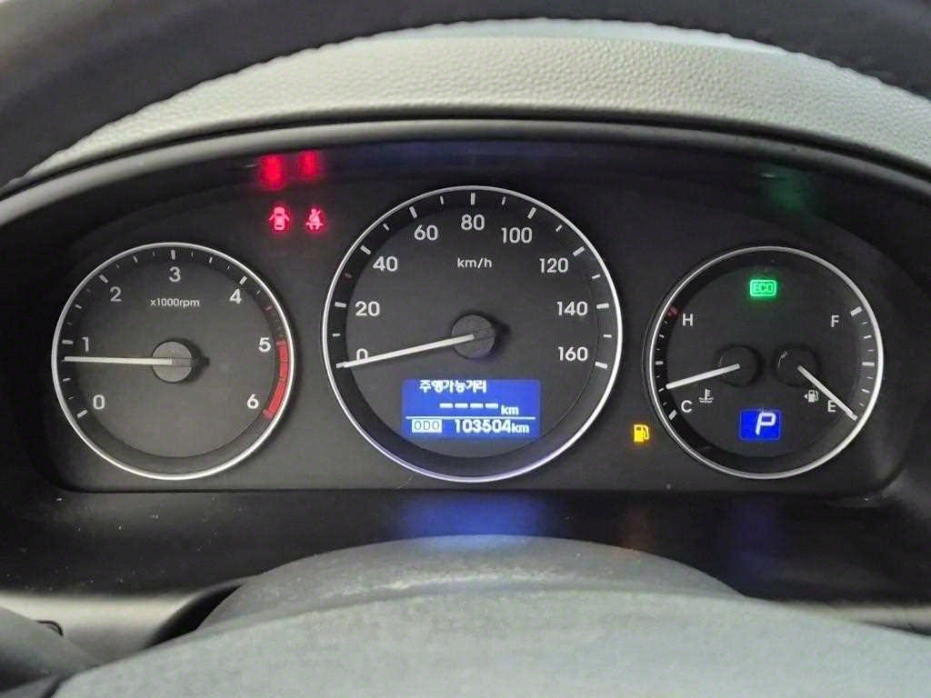 HYUNDAI Starex - Vista 6