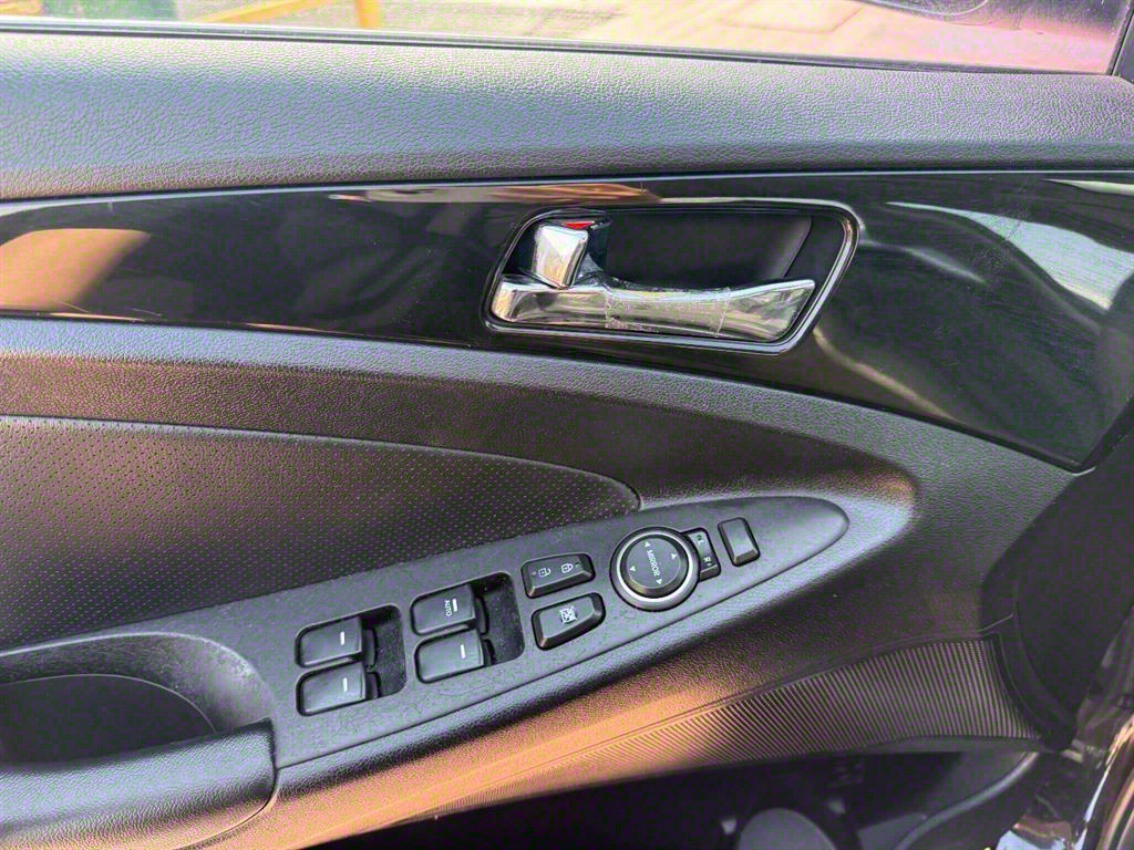 HYUNDAI Sonata - Vista 12