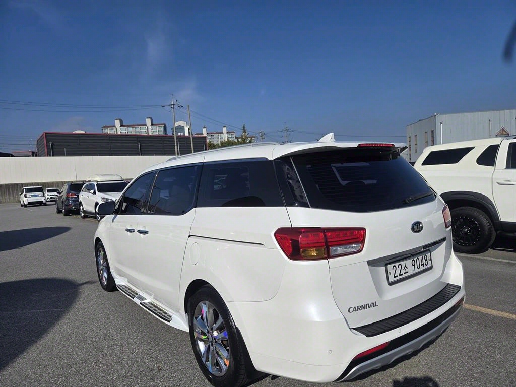 KIA Carnival - Vista 5