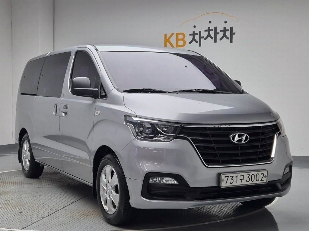 HYUNDAI Starex - Vista 4