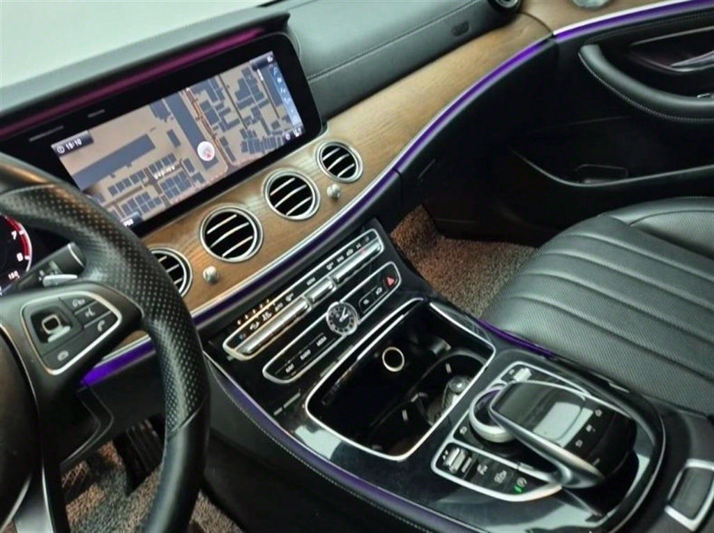 Mercedes Benz E class - Vista 10