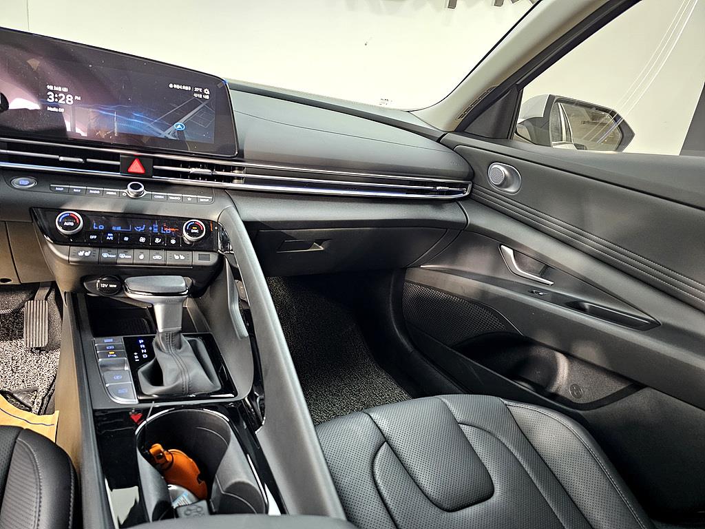 HYUNDAI Avante - Vista 10