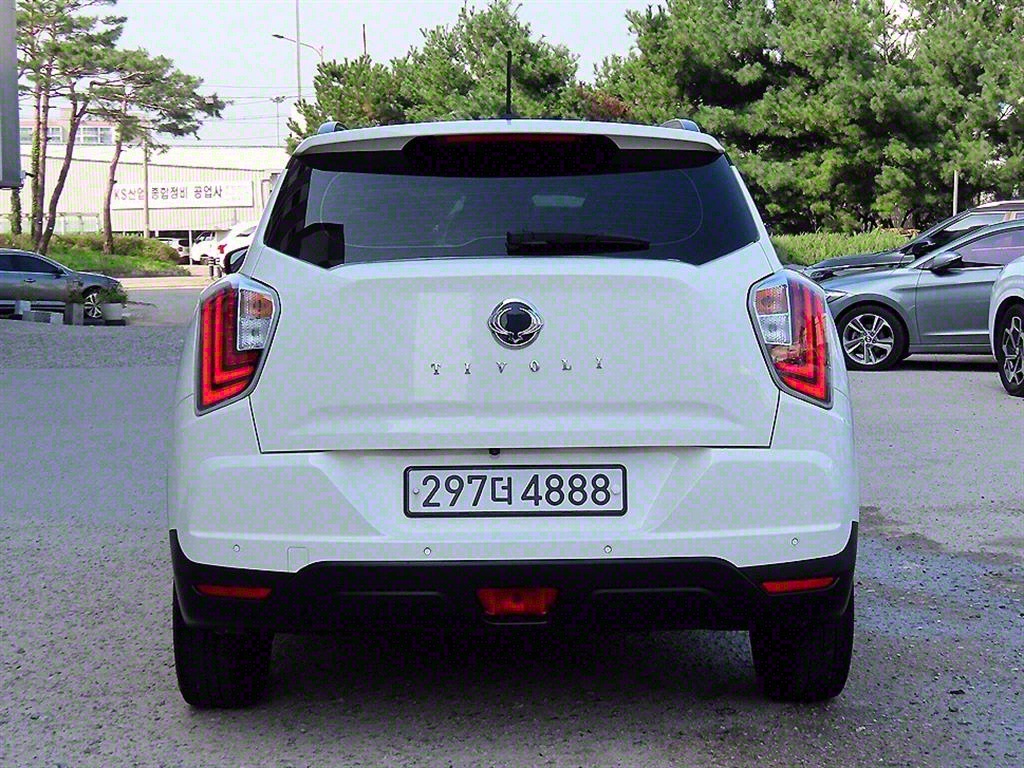 Ssangyong Tivoli - Vista 4