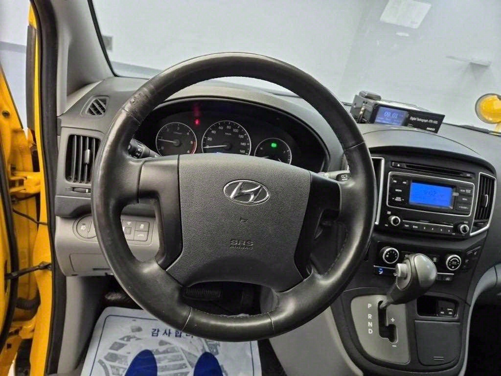 HYUNDAI Starex - Vista 9