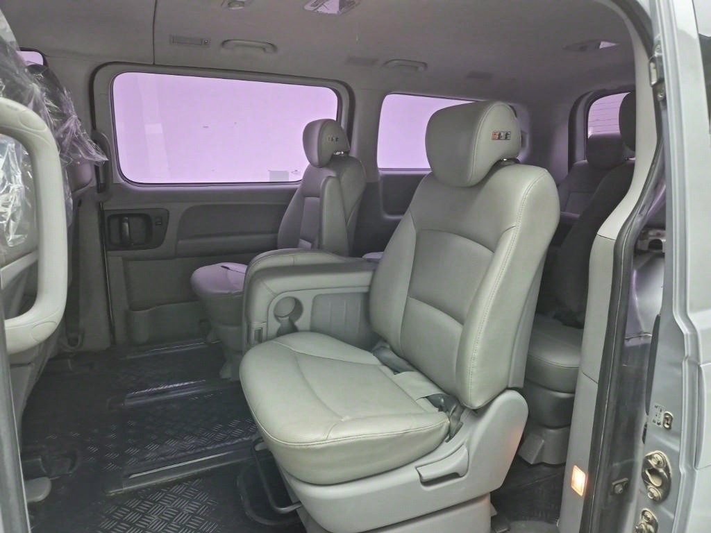 HYUNDAI Starex - Vista 12