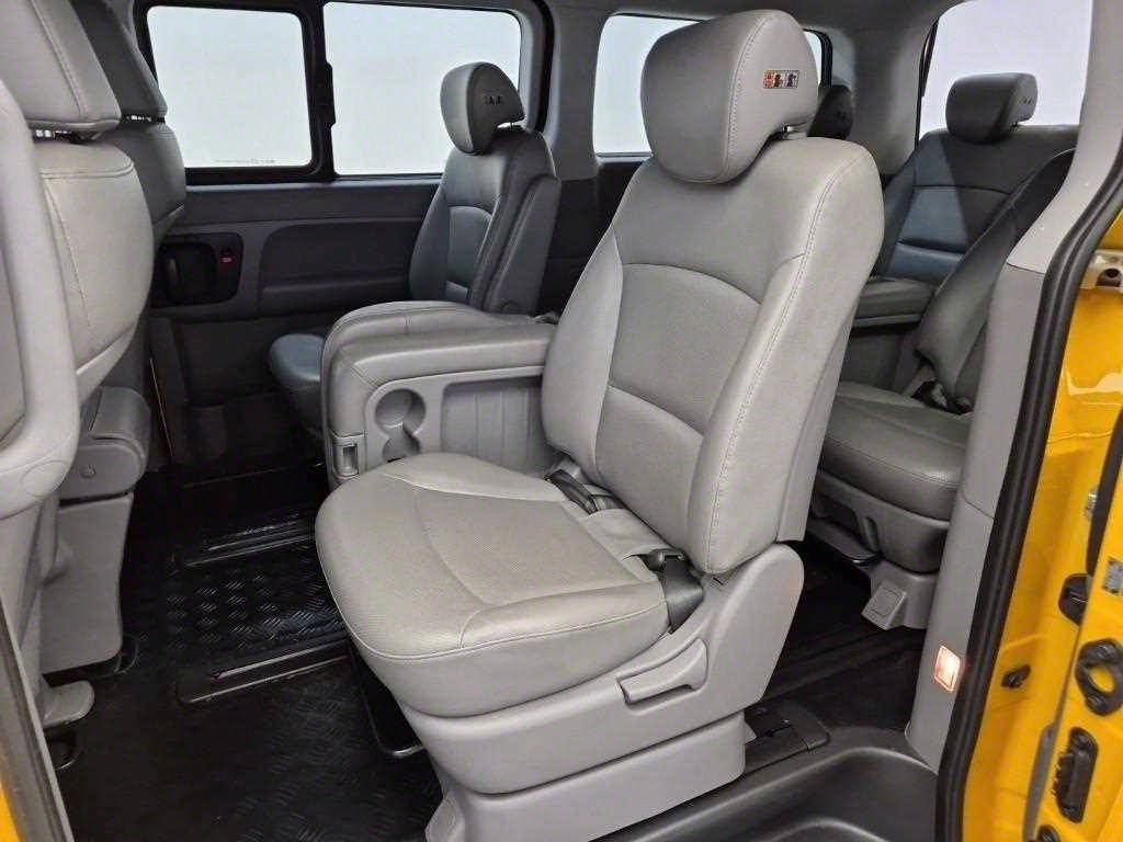 HYUNDAI Starex - Vista 12