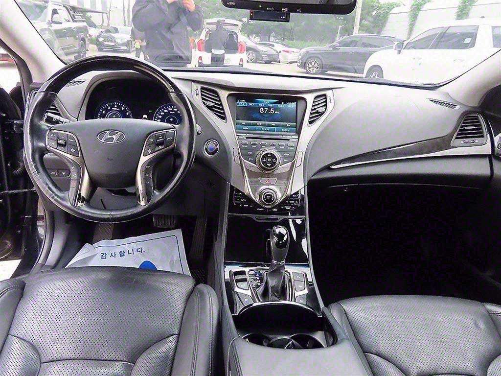 HYUNDAI Grandeur - Vista 7