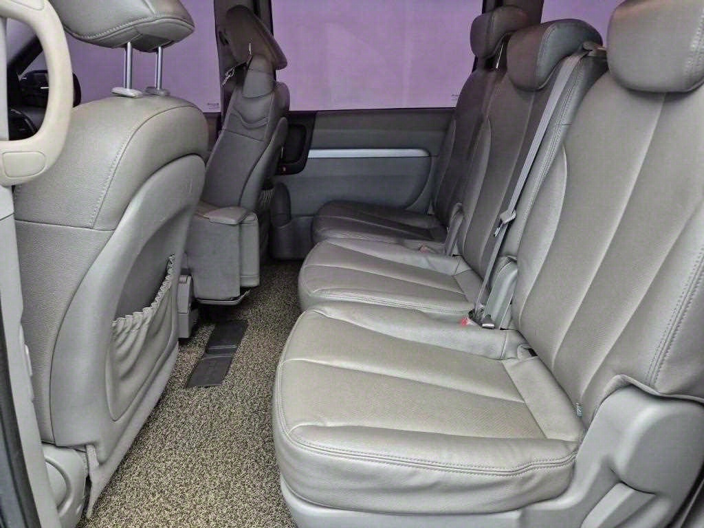 KIA Carnival - Vista 12