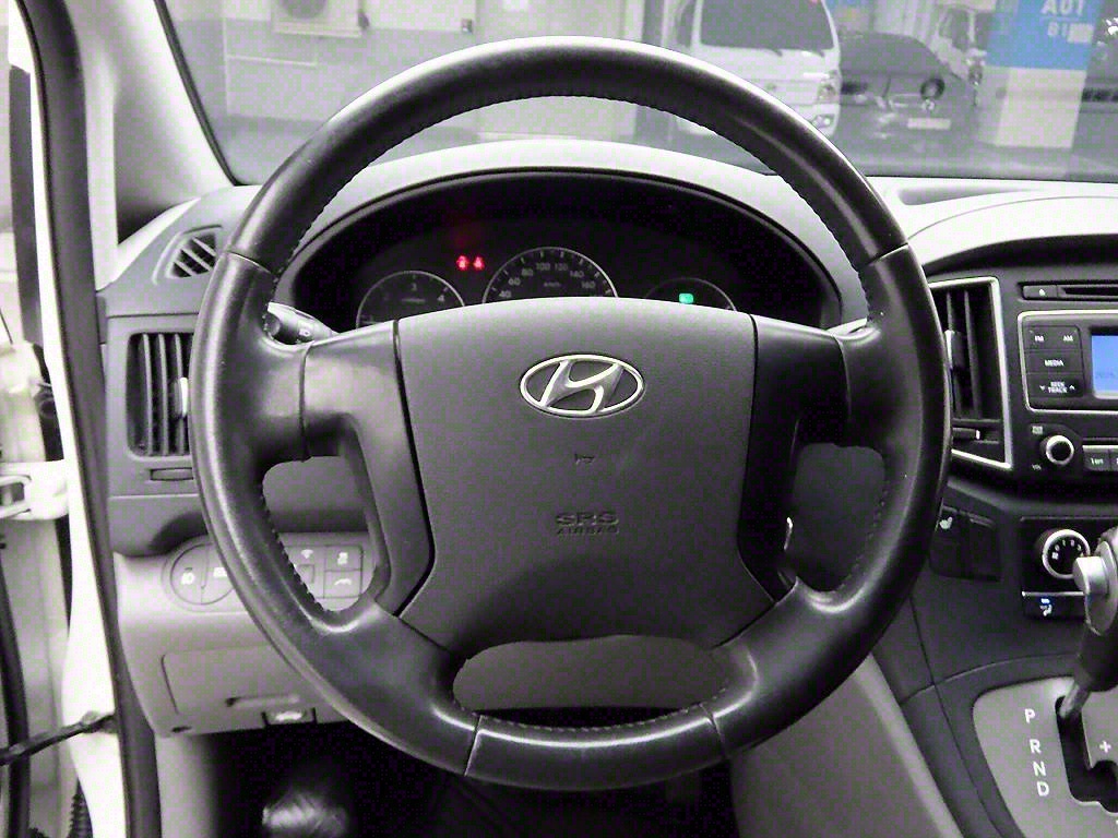 HYUNDAI Starex - Vista 7