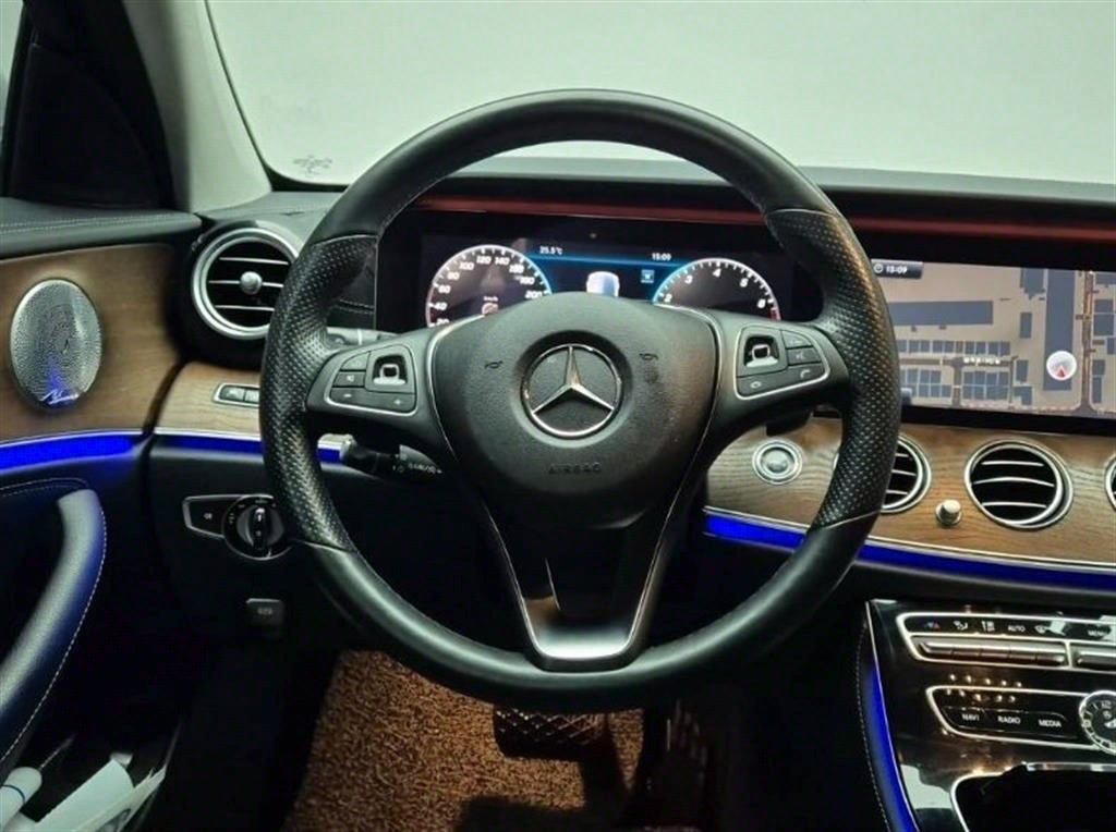 Mercedes Benz E class - Vista 9