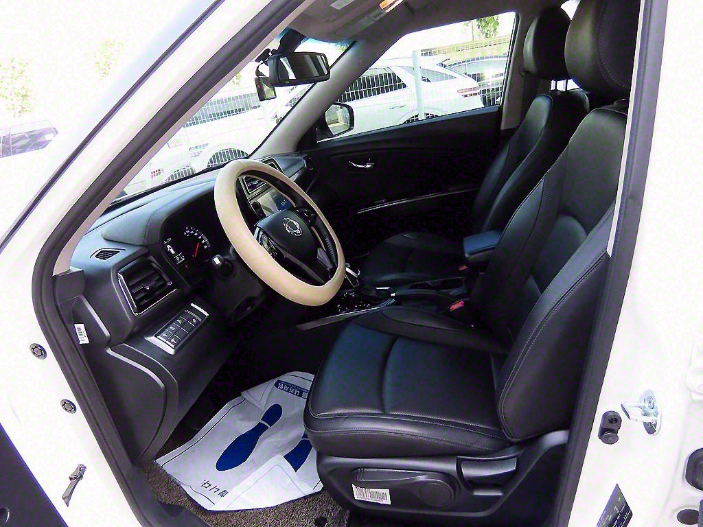 Ssangyong Tivoli - Vista 5