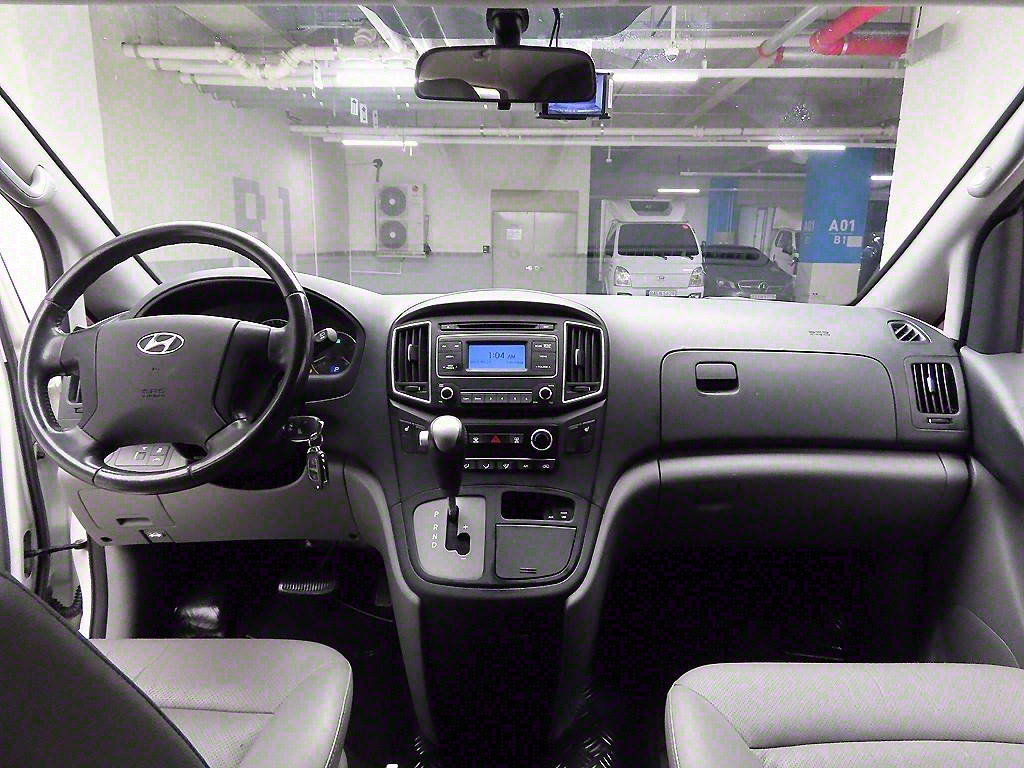 HYUNDAI Starex - Vista 9