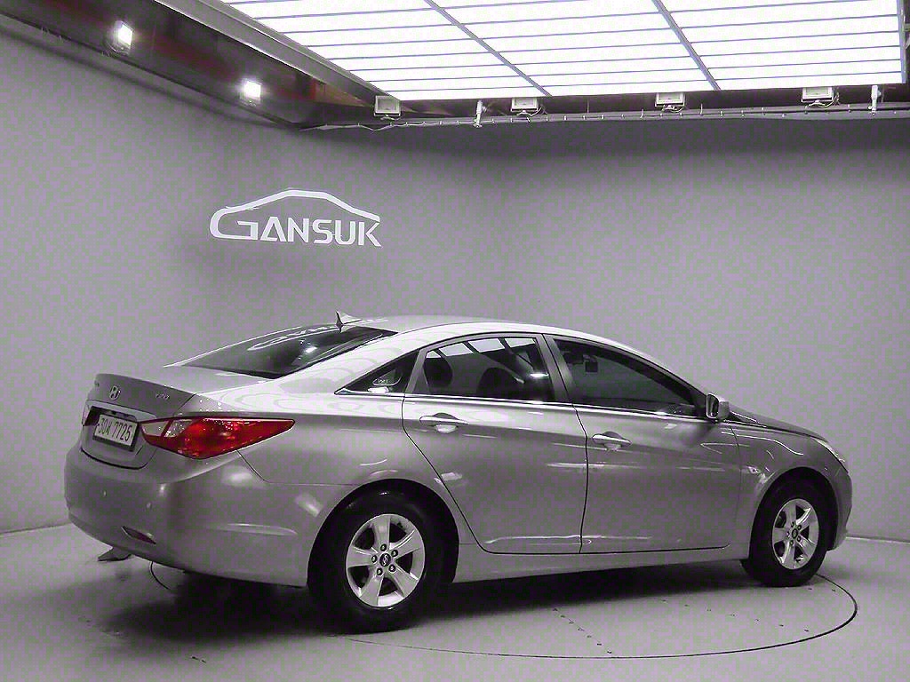 HYUNDAI Sonata - Vista 7