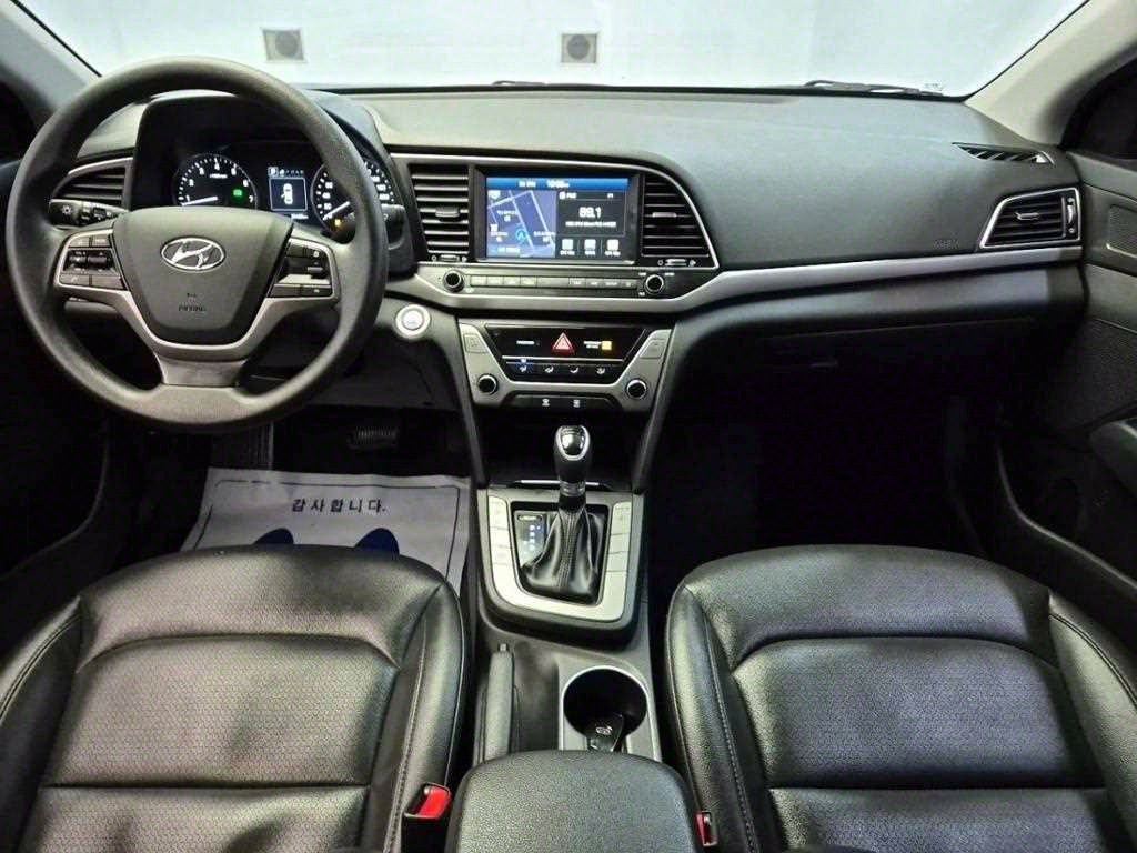 HYUNDAI Avante - Vista 7