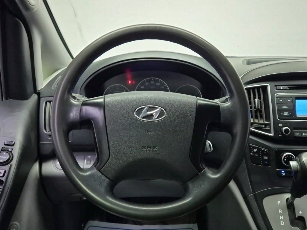 HYUNDAI Starex - Vista 6