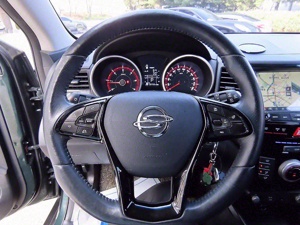 Ssangyong Tivoli - Vista 8