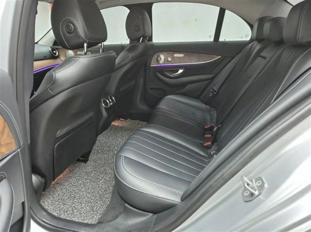 Mercedes Benz E class - Vista 12