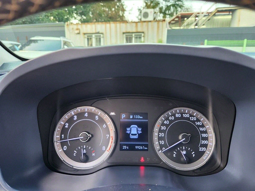 HYUNDAI Venue - Vista 5